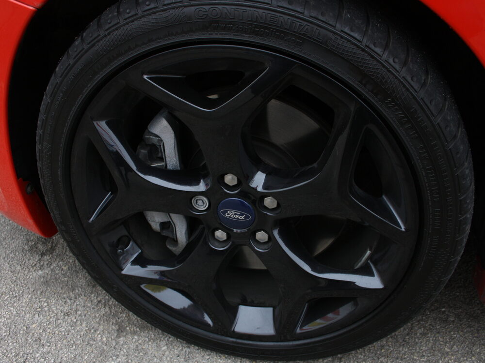 Wheels, tyres and accessories